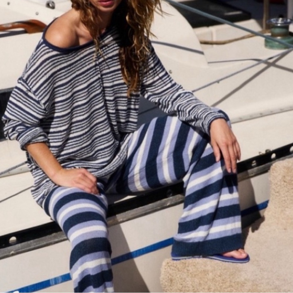 Striped Off-Shoulder Lounge